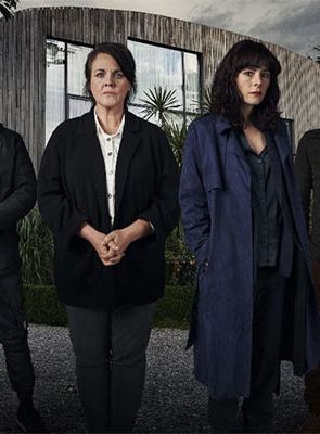 Affiche de la série Intruder (2021) de Gareth Tunley. Voir Intruder en streaming / torrent sur meilleurs-films.fr