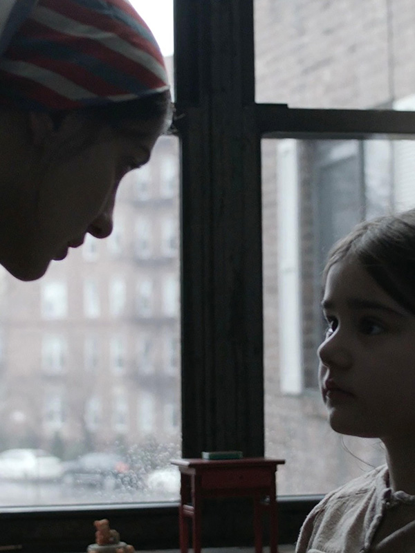 Affiche du court métrage Invisible Spaces () de Dea Kulumbegashvili. Voir Invisible Spaces en streaming / torrent sur meilleurs-films.fr