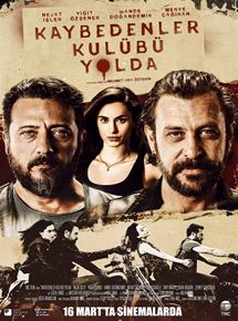 Affiche du film Kaybedenler Kulübü Yolda (2018) de Mehmet Ada Öztekin. Voir Kaybedenler Kulübü Yolda en streaming / torrent sur meilleurs-films.fr