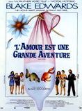 Affiche du film L’Amour est une grande aventure (1989) de Blake Edwards. Voir L’Amour est une grande aventure en streaming / torrent sur meilleurs-films.fr