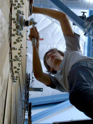 Affiche du court métrage La Bouche cousue (1998) de Jean-Luc Greco. Voir La Bouche cousue en streaming / torrent sur meilleurs-films.fr