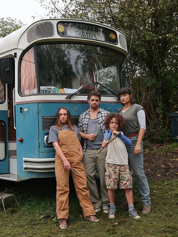 Affiche de la série La famille Rose (2025) de . Voir La famille Rose en streaming / torrent sur meilleurs-films.fr