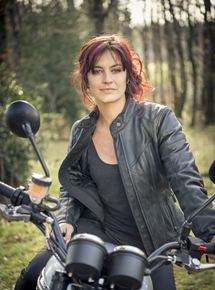 Affiche du film La Femme aux cheveux rouges (2016) de Thierry Peythieu. Voir La Femme aux cheveux rouges en streaming / torrent sur meilleurs-films.fr