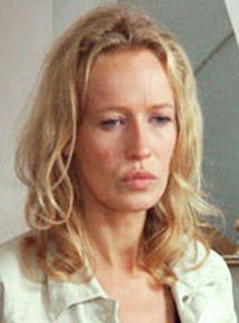 Affiche du film La Femme de l’ombre (2003) de Gérard Cuq. Voir La Femme de l’ombre en streaming / torrent sur meilleurs-films.fr