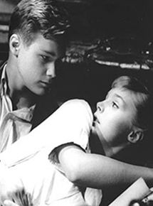 Affiche du film La fille en blue-jeans (1959) de Philip Dunne. Voir La fille en blue-jeans en streaming / torrent sur meilleurs-films.fr