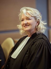 Affiche du film La Loi de Valérie (2017) de Thierry Binisti. Voir La Loi de Valérie en streaming / torrent sur meilleurs-films.fr