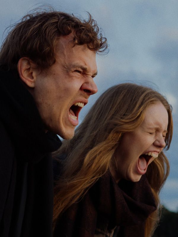 Affiche du film La Lumière ne meurt jamais (2025) de Affiche du film La Lumière ne meurt jamais (2025) de . Voir La Lumière ne meurt jamais en streaming / torrent sur meilleurs-films.fr