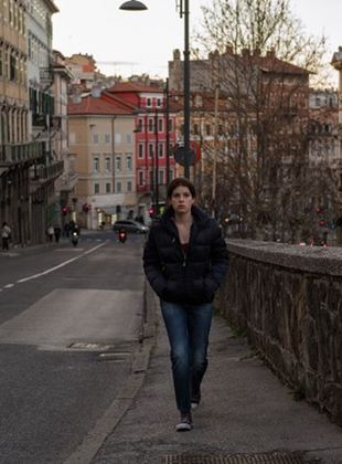 Affiche du film La Ragazza ha volato (2021) de Damiano D'Innocenzo. Voir La Ragazza ha volato en streaming / torrent sur meilleurs-films.fr