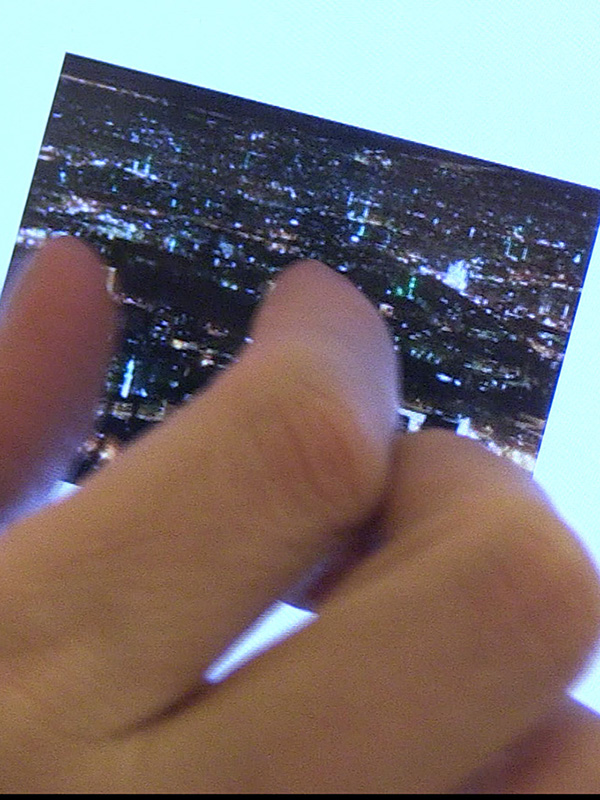 Affiche du film Le Champ des mots : conversations avec Samar Yazbek (2022) de Rania Stephan. Voir Le Champ des mots : conversations avec Samar Yazbek en streaming / torrent sur meilleurs-films.fr