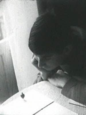 Affiche du court métrage Le Crime de la toupie (1966) de Ado Arrietta. Voir Le Crime de la toupie en streaming / torrent sur meilleurs-films.fr