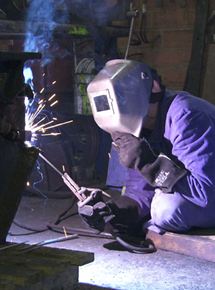 Affiche du film Le Geste ordinaire (2010) de Maxime Coton. Voir Le Geste ordinaire en streaming / torrent sur meilleurs-films.fr