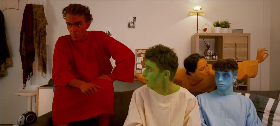 Affiche du court métrage Le Miroir d’Adèle (2018) de Marion Thollot. Voir Le Miroir d’Adèle en streaming / torrent sur meilleurs-films.fr