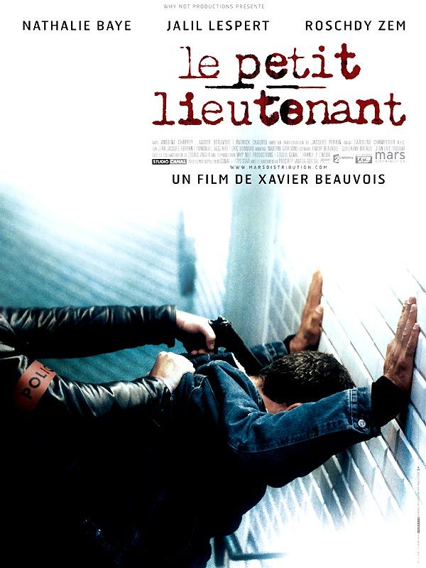Affiche du film Le Petit lieutenant (2004) de Xavier Beauvois. Voir Le Petit lieutenant en streaming / torrent sur meilleurs-films.fr
