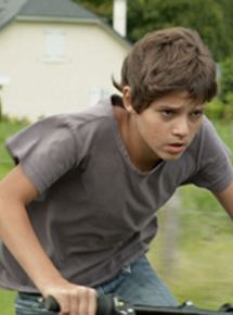 Affiche du film Le petit roi (2012) de Antoine Voituriez. Voir Le petit roi en streaming / torrent sur meilleurs-films.fr