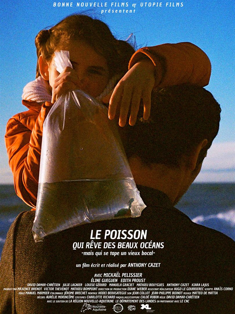 Affiche du court métrage Le Poisson Qui Rêve Des Beaux Océans -mais qui se tape un vieux bocal- (2022) de Anthony Cazet. Voir Le Poisson Qui Rêve Des Beaux Océans -mais qui se tape un vieux bocal- en streaming / torrent sur meilleurs-films.fr