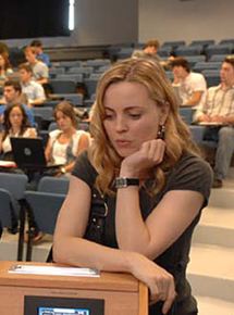 Affiche du film Le serpent de septembre (2010) de Jean-Claude Lord. Voir Le serpent de septembre en streaming / torrent sur meilleurs-films.fr