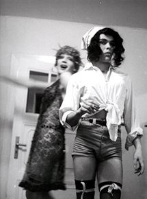 Affiche du film Leicht muss man sein, Fliegen muss man können (2010) de Annette Frick Affiche du film Leicht muss man sein, Fliegen muss man können (2010) de Annette Frick. Voir Leicht muss man sein, Fliegen muss man können en streaming / torrent sur meilleurs-films.fr