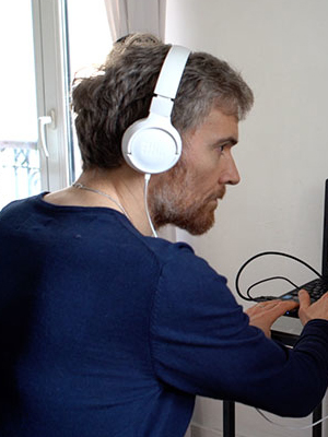 Affiche du film L’Envie de tourner (2022) de Sylvain Perret Affiche du film L’Envie de tourner (2022) de Sylvain Perret. Voir L’Envie de tourner en streaming / torrent sur meilleurs-films.fr