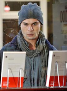 Affiche du film Les amants naufragés (2010) de Jean-Christophe Delpias. Voir Les amants naufragés en streaming / torrent sur meilleurs-films.fr