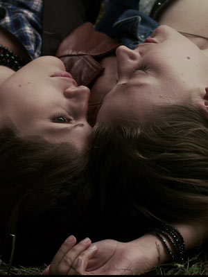 Affiche du court métrage Les Biches () de Vero Cratzborn Affiche du court métrage Les Biches () de Vero Cratzborn. Voir Les Biches en streaming / torrent sur meilleurs-films.fr