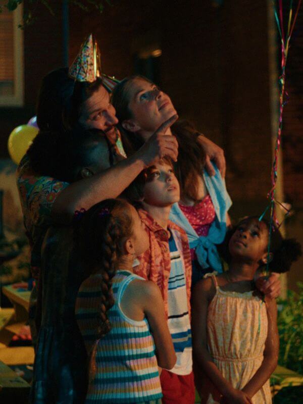 Affiche de la série Les Météorites (2024) de Nadia Louis-Desmarchais. Voir Les Météorites en streaming / torrent sur meilleurs-films.fr