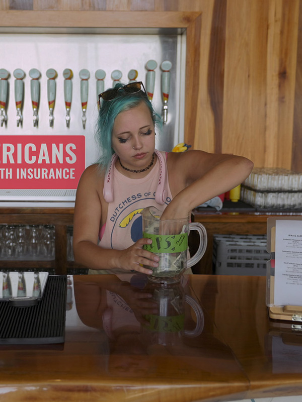 Affiche du film Les Moyens de vos ambitions (2022) de Stephanie Soechtig. Voir Les Moyens de vos ambitions en streaming / torrent sur meilleurs-films.fr