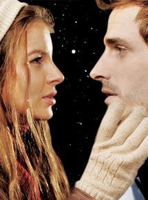 Affiche du film Les Murmures de Noël (2009) de Franziska Meyer Price Affiche du film Les Murmures de Noël (2009) de Franziska Meyer Price. Voir Les Murmures de Noël en streaming / torrent sur meilleurs-films.fr