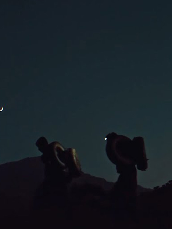 Affiche du court métrage Leur pain sacré (2020) de Rahim Zabihi. Voir Leur pain sacré en streaming / torrent sur meilleurs-films.fr