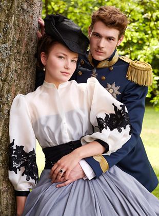 Affiche de la série L’Impératrice (2022) de Katharina Eyssen. Voir L’Impératrice en streaming / torrent sur meilleurs-films.fr