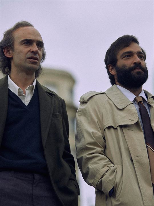 Affiche de la série Living On a Razor’s Edge (2023) de . Voir Living On a Razor’s Edge en streaming / torrent sur meilleurs-films.fr