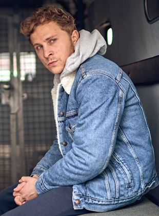 Affiche du film Ma sœur a disparu (2022) de Markus Imboden. Voir Ma sœur a disparu en streaming / torrent sur meilleurs-films.fr