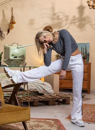 Affiche de la série Marie et les Choses (2021) de Marie Papillon. Voir Marie et les Choses en streaming / torrent sur meilleurs-films.fr