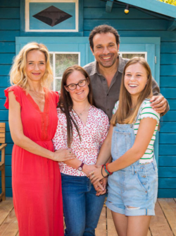 Affiche du film Mention particulière : Bienvenue dans l’âge adulte (2021) de Cyril Gelblat.