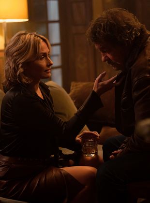 Affiche du film Meurtres à Blois (2022) de Elsa Bennett. Voir Meurtres à Blois en streaming / torrent sur meilleurs-films.fr