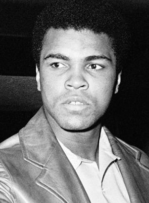 Affiche de la série Mohamed Ali (2021) de Ken Burns. Voir Mohamed Ali en streaming / torrent sur meilleurs-films.fr