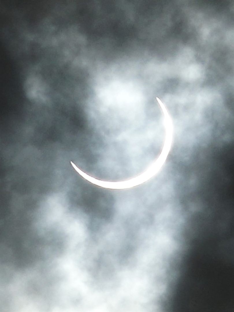 Affiche du film No Stranger at All (2023) de Priya Sen. Voir No Stranger at All en streaming / torrent sur meilleurs-films.fr