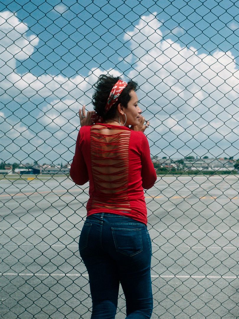 Affiche du film O estranho (2023) de Flora Dias. Voir O estranho en streaming / torrent sur meilleurs-films.fr