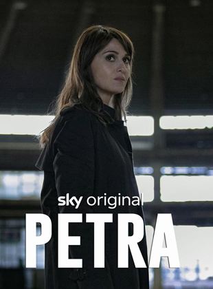 Affiche de la série Petra (2020) de Maria Sole Tognazzi. Voir Petra en streaming / torrent sur meilleurs-films.fr