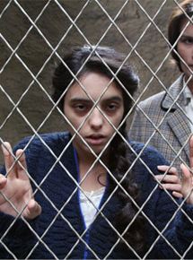 Affiche du film Pour Djamila (2011) de Caroline Huppert. Voir Pour Djamila en streaming / torrent sur meilleurs-films.fr