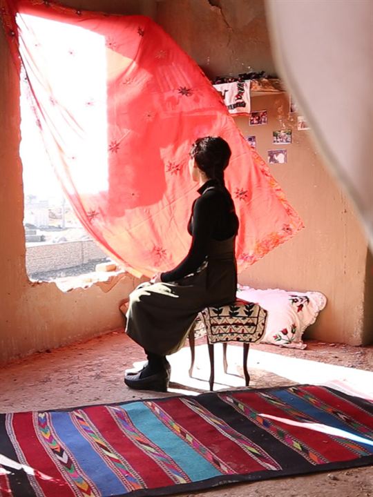 Affiche du court métrage Racines dans le vent (2025) de Soraya Akhlaqi Affiche du court métrage Racines dans le vent (2025) de Soraya Akhlaqi. Voir Racines dans le vent en streaming / torrent sur meilleurs-films.fr