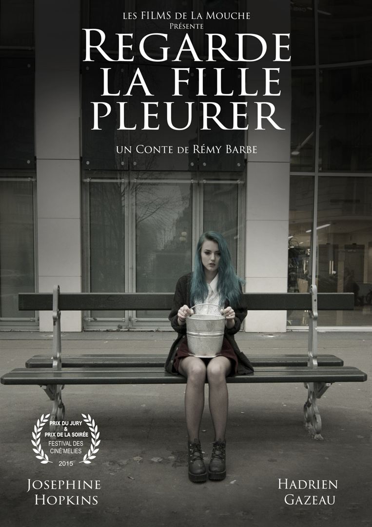 Affiche du court métrage Regarde la fille pleurer (2015) de Joséphine Hopkins. Voir Regarde la fille pleurer en streaming / torrent sur meilleurs-films.fr
