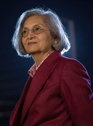 Affiche du film Searching For Sheela : Entre Utopie et Terrorisme (2021) de Shakun Batra. Voir Searching For Sheela : Entre Utopie et Terrorisme en streaming / torrent sur meilleurs-films.fr