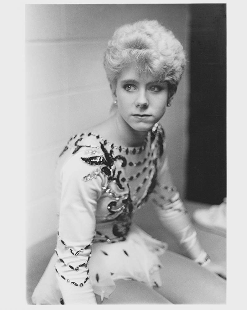 Affiche du court métrage Sharp Edges (1986) de Sandra Luckow. Voir Sharp Edges en streaming / torrent sur meilleurs-films.fr