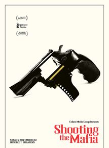 Affiche du film Shooting the Mafia (2019) de Kim Longinotto. Voir Shooting the Mafia en streaming / torrent sur meilleurs-films.fr