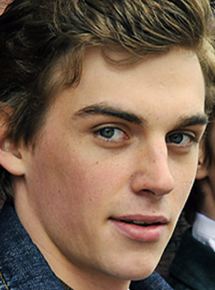 Affiche du film Skavabölen pojat (2009) de Zaida Bergroth. Voir Skavabölen pojat en streaming / torrent sur meilleurs-films.fr