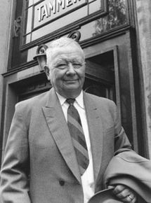 Affiche du film Splendeur et Misère de la vie humaine (1988) de Matti Kassila. Voir Splendeur et Misère de la vie humaine en streaming / torrent sur meilleurs-films.fr