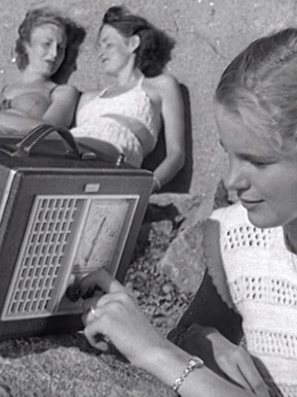 Affiche du court métrage Strandhugg (1950) de Arne Sucksdorff. Voir Strandhugg en streaming / torrent sur meilleurs-films.fr