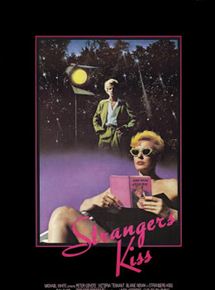 Affiche du film Strangers Kiss (1983) de Matthew Chapman. Voir Strangers Kiss en streaming / torrent sur meilleurs-films.fr