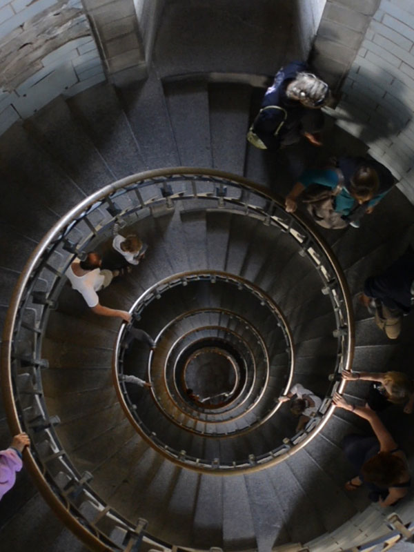 Affiche du court métrage Sur le rebord du monde (2018) de Hervé Drezen. Voir Sur le rebord du monde en streaming / torrent sur meilleurs-films.fr