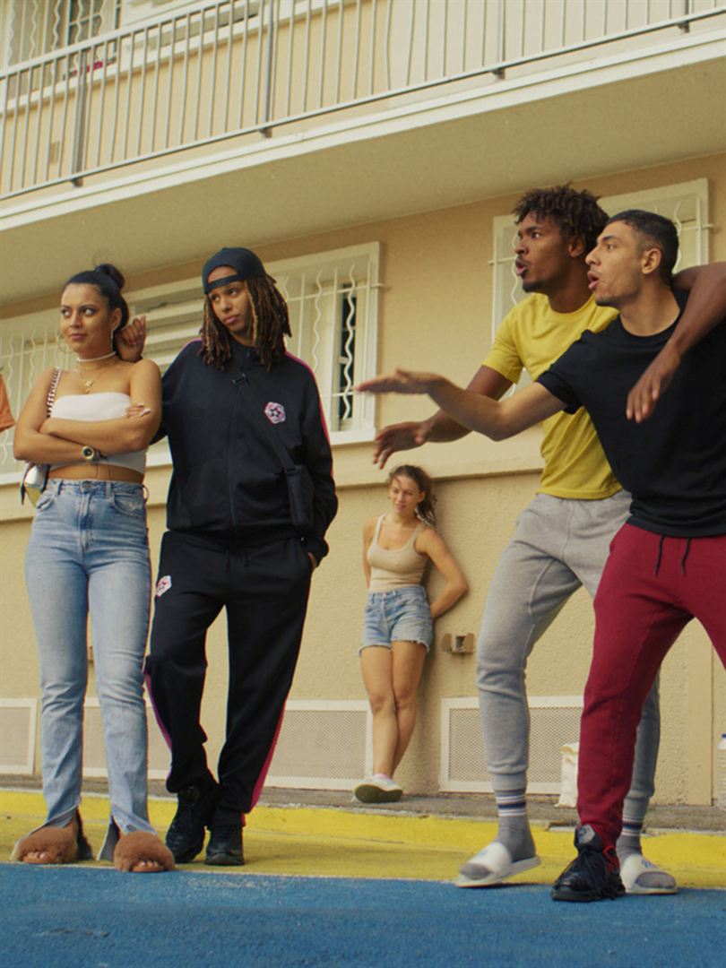 Affiche de la série Terrain sensible (2023) de Aurélie Meimon. Voir Terrain sensible en streaming / torrent sur meilleurs-films.fr